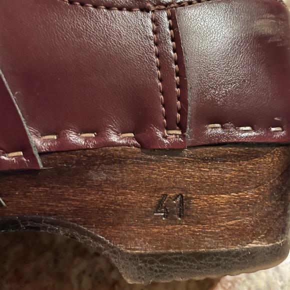 Sven Leaf Punch Closed Back Clogs in Mahogany - Picture 3 of 6